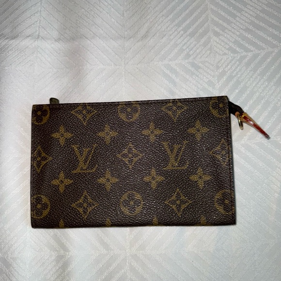 100% Authentic Louis Vuitton Monogram Toiletry Pouch. - Picture 2 of 8